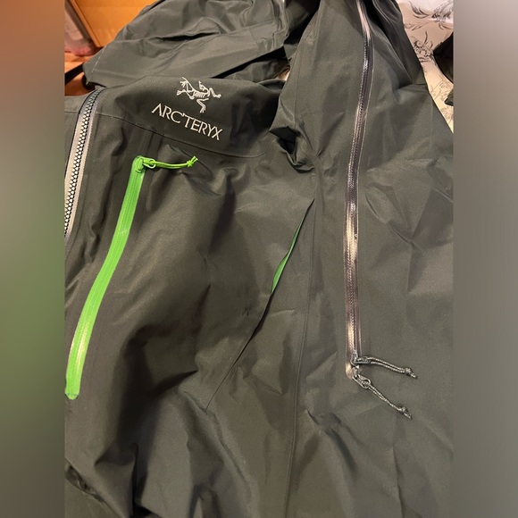 Arc’teryx Alpha SV Jacket Men’s (size: Large) - Picture 4 of 12